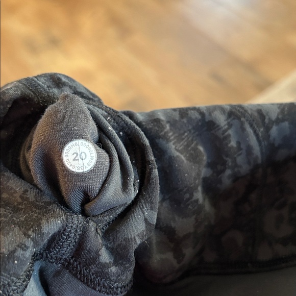 Lululemon Size 20 Black & Gray Align Leggings 24” - Picture 7 of 8